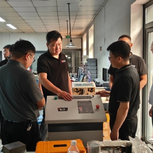 市大數(shù)據(jù)局局長(zhǎng)李家亮一行蒞臨科電儀器調(diào)研指導(dǎo)